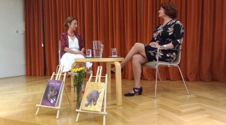 Predstavitev-knjige-Vrc-ljubezni-v-Mestni-knjiznici-Grosuplje-2